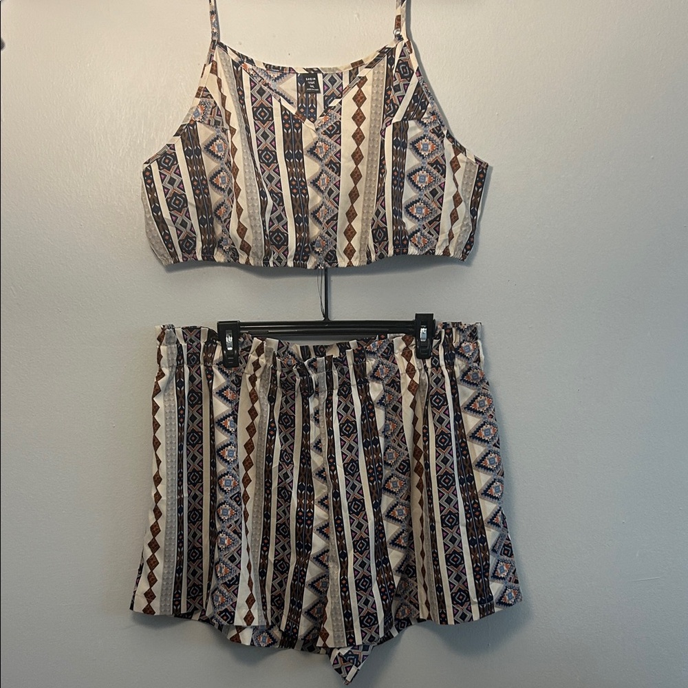 SHEIN Geometric Print Crop Top